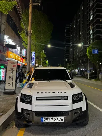 Land Rover Defender · 2022 год