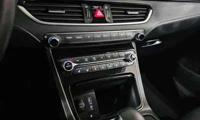 Hyundai Grandeur 2018, 71851 км, за 10927.14 USD - фото 19