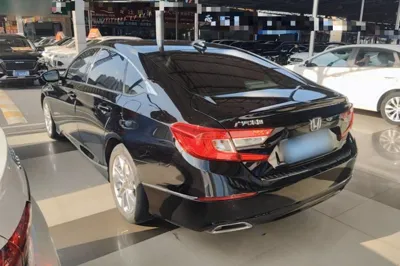 Honda Accord 2018, 72400 км, за 14354 USD