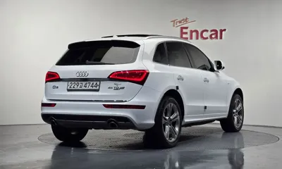 Audi Q5 2015, 156247 км, за 9142.33 USD
