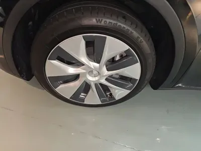 Tesla Model Y 2023, 64300 км, за 22488.01 USD - фото 23