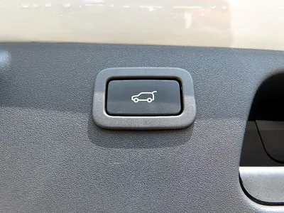 Jaguar E-Pace 2018, 93205 км, за 9185.67 USD - фото 15