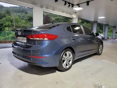 Hyundai Avante 2018, 55930 км, за 7469.6 USD