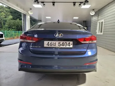 Hyundai Avante 2018, 55930 км, за 7469.6 USD