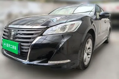 Toyota Crown · 2015 год