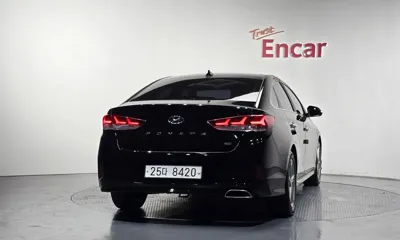 Hyundai Sonata 2018, 120104 км, за 8064.52 USD