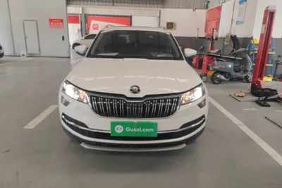 Skoda Karoq 2018, 80900 км, за 9759 USD