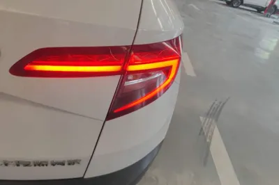 Skoda Karoq 2018, 80900 км, за 9759 USD - фото 9