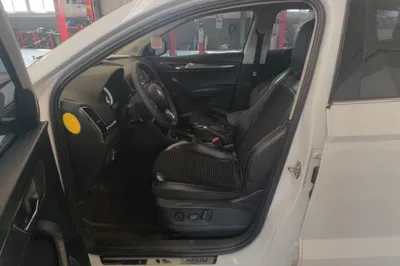 Skoda Karoq 2018, 80900 км, за 9759 USD - фото 17