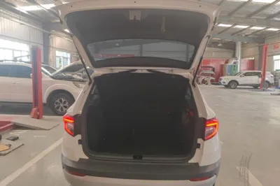 Skoda Karoq 2018, 80900 км, за 9759 USD - фото 22