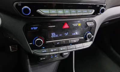 Hyundai Ioniq 2017, 121508 км, за 7097.74 USD - фото 16