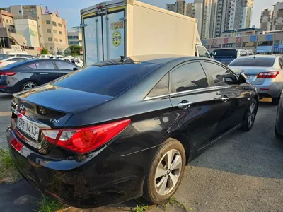 Hyundai Sonata 2010, 177500 км, за 1916.98 USD