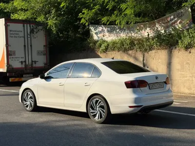 Volkswagen Jetta 2013, 126500 км, за 2921.1 USD