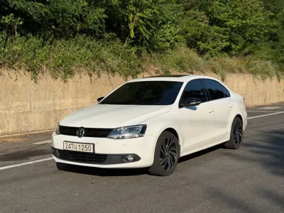 Volkswagen Jetta 2013, 126500 км, за 2921.1 USD