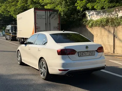 Volkswagen Jetta 2013, 126500 км, за 2921.1 USD