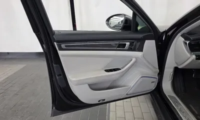 Porsche Panamera 2018, 100172 км, за 40817.77 USD - фото 27