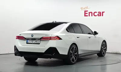 BMW 5-Series 2025, 9060 км, за 57116.89 USD