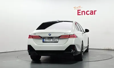 BMW 5-Series 2025, 9060 км, за 57116.89 USD