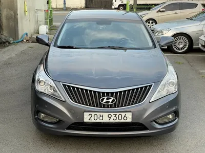 Hyundai Grandeur 2013, 181300 км, за 2363.14 USD