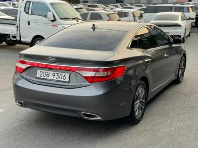 Hyundai Grandeur 2013, 181300 км, за 2363.14 USD
