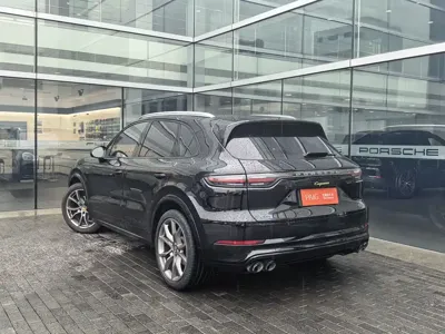 Porsche Cayenne Hybrid 2023, 57000 км, за 64536.03 USD
