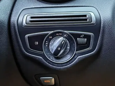 Mercedes-Benz C-Class 2019, 68000 км, за 15611.76 USD - фото 9