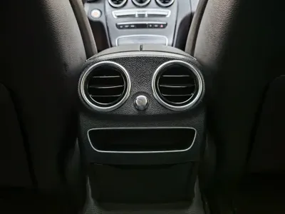 Mercedes-Benz C-Class 2019, 68000 км, за 15611.76 USD - фото 10