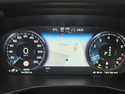 Volvo XC40 2021, 39703 км, за 15887.4 USD - фото 8