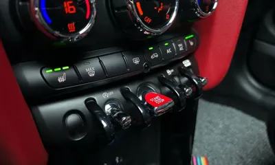 MINI Cooper Convertible 2019, 53308 км, за 15302.46 USD - фото 32