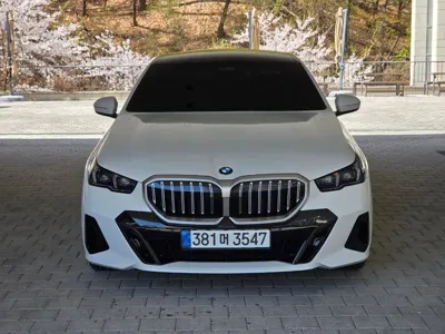 BMW 5-Series 2025, 7131 км, за 45537.48 USD
