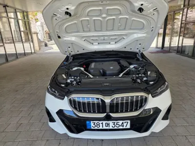 BMW 5-Series 2025, 7131 км, за 45537.48 USD - фото 6