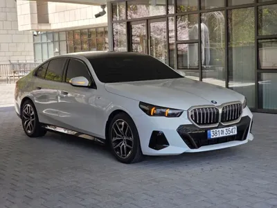 BMW 5-Series 2025, 7131 км, за 45537.48 USD - фото 9