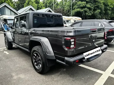 Jeep Gladiator 2023, 20000 км, за 36212.37 USD