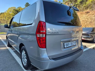 Hyundai Starex 2017, 120090 км, за 6557.7 USD