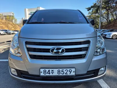 Hyundai Starex 2017, 120090 км, за 6557.7 USD