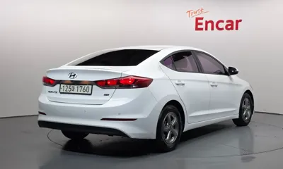 Hyundai Avante 2016, 101995 км, за 4755.7 USD