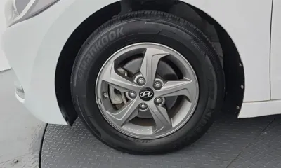 Hyundai Avante 2016, 101995 км, за 4755.7 USD