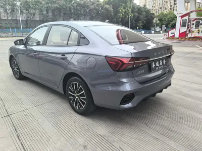 Roewe i5 2022, 17000 км, за 5422.21 USD
