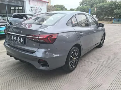 Roewe i5 2022, 17000 км, за 5373.45 USD - фото 6