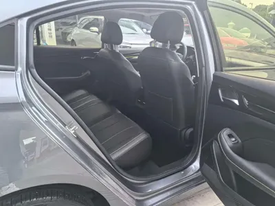 Roewe i5 2022, 17000 км, за 5373.45 USD - фото 9