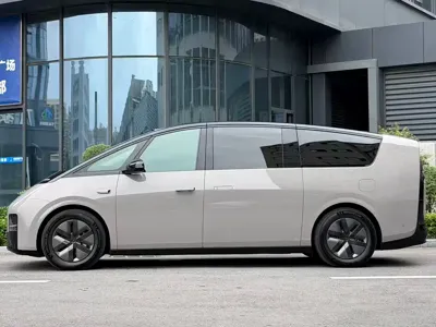 Li Auto Li MEGA 2025, 20000 км, за 72008.86 USD