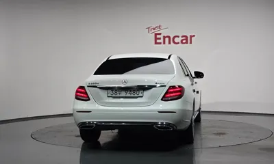 Mercedes-Benz E-Class 2019, 80702 км, за 18087.35 USD