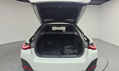 BMW i4 2024, 39070 км, за 35018.17 USD - фото 20