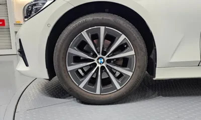 BMW 3-Series 2022, 36331 км, за 18917.49 USD