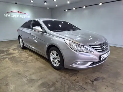 Hyundai Sonata 2012, 139849 км, за 2356.57 USD