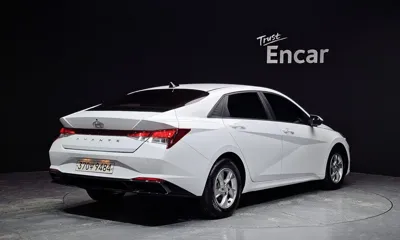 Hyundai Avante 2022, 117212 км, за 9471.19 USD