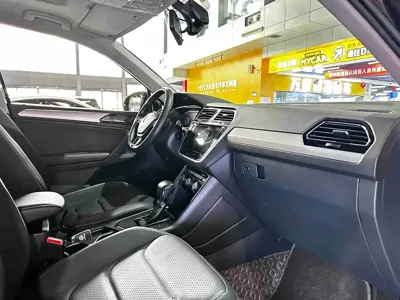 Volkswagen Tiguan L 2020, 86000 км, за 11480.1 USD - фото 14