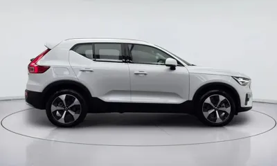 Volvo XC40 2026, 646 км, за 28013.04 USD