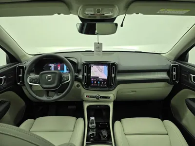 Volvo XC40 2026, 646 км, за 28013.04 USD