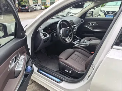 BMW 3 Series 2019, 43000 км, за 18098.53 USD